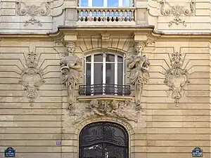 Façade du no&nbsp;82 (détail).