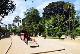 Place de jeux dans la promenade