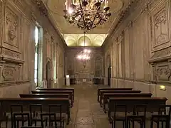 Entrée des caves, au font de l'ancienne chapelle du XVIIe&nbsp;siècle