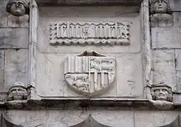 Photographie en couleur d'une inscription gravée « FEBUS ME FE ».