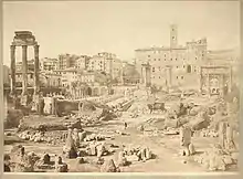 Photographie en noir et blanc d'un homme au milieu de ruines antiques.