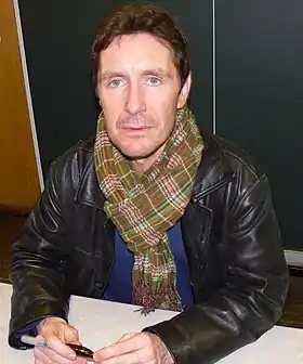 l'acteur Paul McGann, interprète du huitième Docteur.