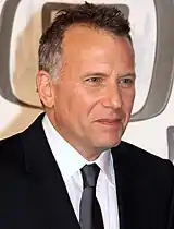 Paul Reiser interprète le Dr&nbsp;Sam Owens.