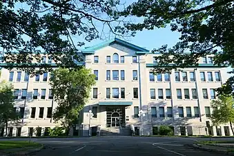 Le pavillon Irma-Levasseur du Cégep Garneau a été construit par l'Université Laval pour héberger l'École des Mines.