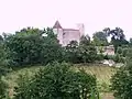 Vue sud-ouest du château sur son promontoire (juil.&nbsp;2012)