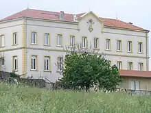 Photo représentant le bâtiment de l'école. privée