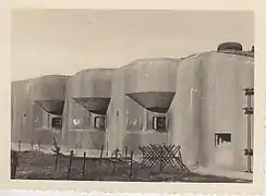 Ancienne vue du bloc 5, avec trois créneaux pour canon de 75&nbsp;mm.