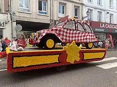 Char représentant la 2 CV Cochonou lors de la Cany parade 2023