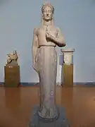 Phrasikleïa, korè polychrome, v. 550 av. J.-C. Musée national archéologique d'Athènes.