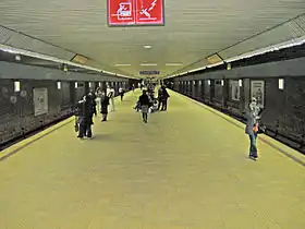 Quai central avec voyageurs