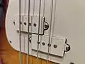 Micro (split coil) d'une basse Hohner, de type Precision.