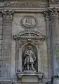 Statue de Cardin Le Bret intendant de Provence sur la façade de la préfecture de Marseille