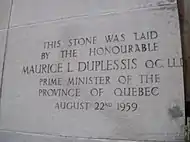 Pierre avec une inscription écrite dessus.