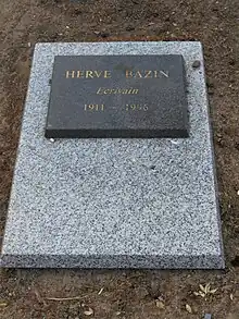 Pierre tombale d'Hervé Bazin au cimetière de Cunault.