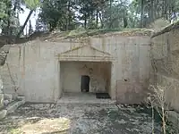 Vue extérieure des Tombes du Sanhédrin, également appelées Tombes des Juges, à Jérusalem. Elles datent de l'époque du Second Temple et se situent dans le quartier de Sanhédriah.