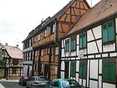 Au centre l'auberge Zum Engel