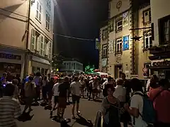 Photographie de la place et du monde présent dessus lors du festival la Pamparina.