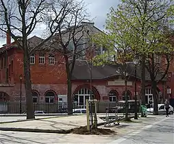 La place et la piscine de la Butte-aux-Cailles.