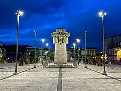 Place Peyramale de nuit.