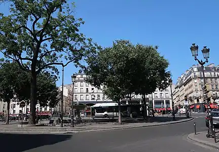 La place, côté 9e&nbsp;arrondissement.