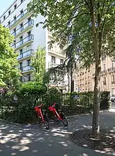 Croisement avec l'avenue Henri-Martin.