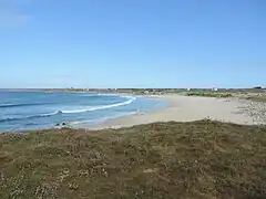La plage de Trez Goarem vue dans son ensemble depuis son côté Est.