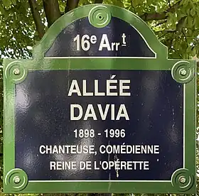 Voir la plaque.