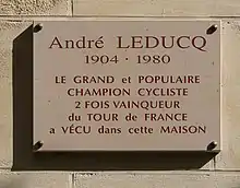 Plaque au no&nbsp;19.