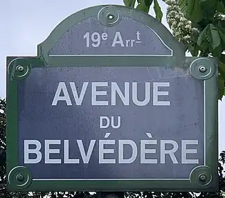 Voir la plaque.