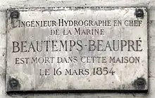Plaque au no&nbsp;54 en hommage à l'hydrographe Charles-François Beautemps-Beaupré.