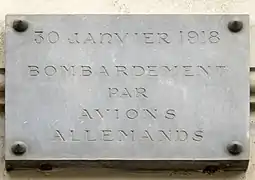 Plaque au no&nbsp;81 de la même voie.