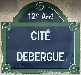 Voir la plaque.