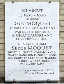 La plaque du premier étage.