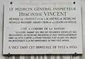 Plaque commémorative sur le domicile parisien d'Hyacinthe Vincent au no&nbsp;7 de l'avenue Bosquet, où il vécut entre 1932 et 1950.