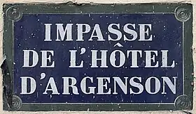 Voir la plaque.