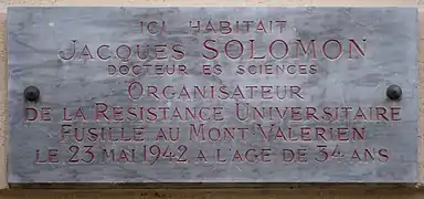 Plaque en hommage à Jacques Solomon, gendre de Paul Langevin, fusillé en 1942.