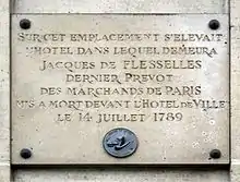 Plaque commémorative au no&nbsp;52, posée pour le bicentenaire de la Révolution, marquant l'emplacement de l'hôtel de Flesselles.