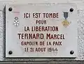Plaque en hommage à Marcel Bernard, mort pendant la Libération de Paris.
