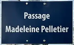 Voir la plaque.