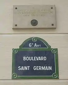 Plaque au no 133, posée pour le bicentenaire de la Révolution.