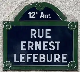 Voir la plaque.