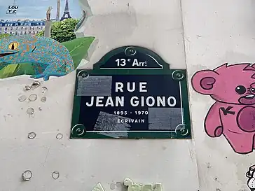Plaque de la rue Jean Giono à Paris dans le 13e&nbsp;arrondissement de Paris.