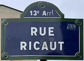 Voir la plaque.