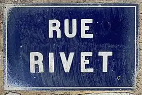 Voir la plaque.