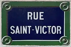 Voir la plaque.