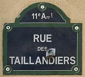 Voir la plaque.