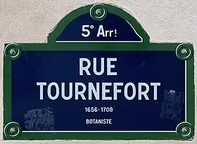Voir la plaque.