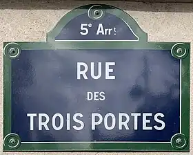 Voir la plaque.