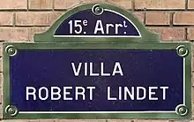 Voir la plaque.