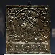 Plaque en bronze argenté avec tauroctonie et divinités planétaires. Brigetio (Hongrie), début IIIe&nbsp;siècle. Musée national hongrois.